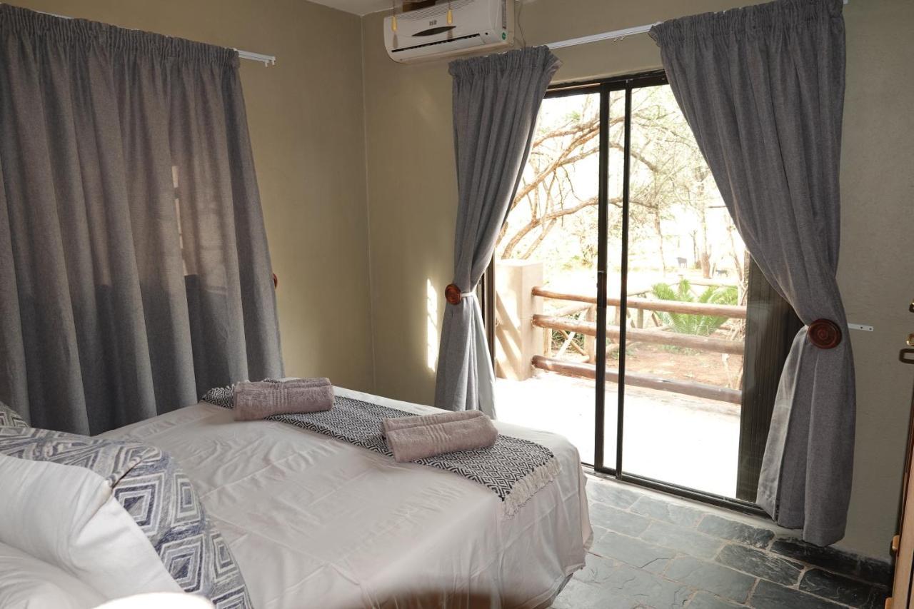Marloth Park Hippo House Villa ภายนอก รูปภาพ
